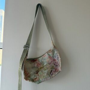 Baggu Collina Strada Medium Crescent Chrysanthemum